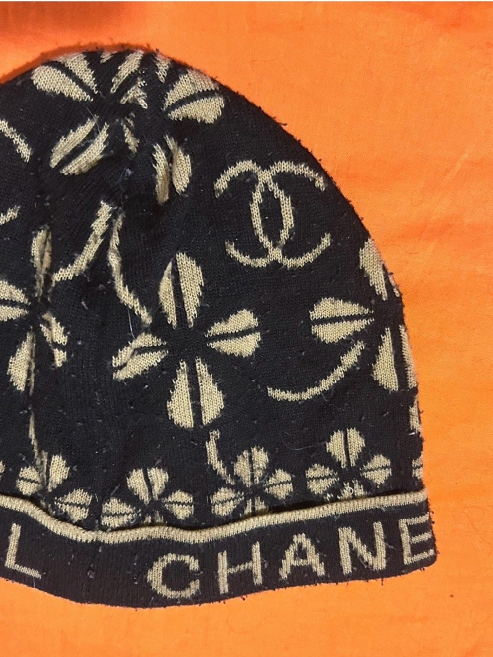 Vintage CHANEL-CLOVER~ CC~ LOGO BEANIE - HAT - CAP - Picture 9 of 9